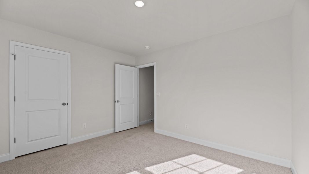 Spacious, unfurnished interior of a new home in Villa Grande, Winterville (Image 24).