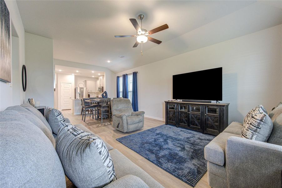 FAMILY ROOM FAMILY ROOM