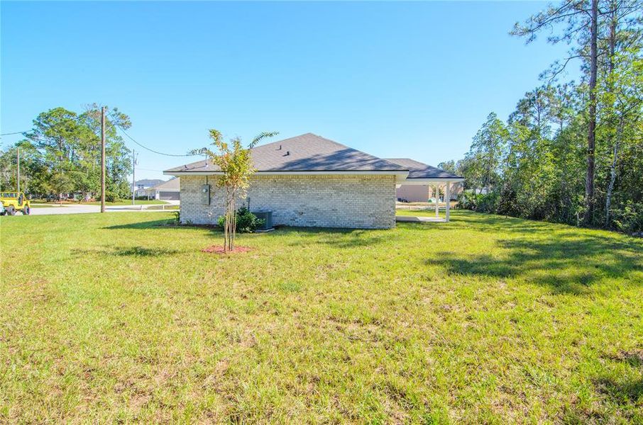 Exterior details and patio area of a home in Palm Coast, Palm Coast (Image 4).