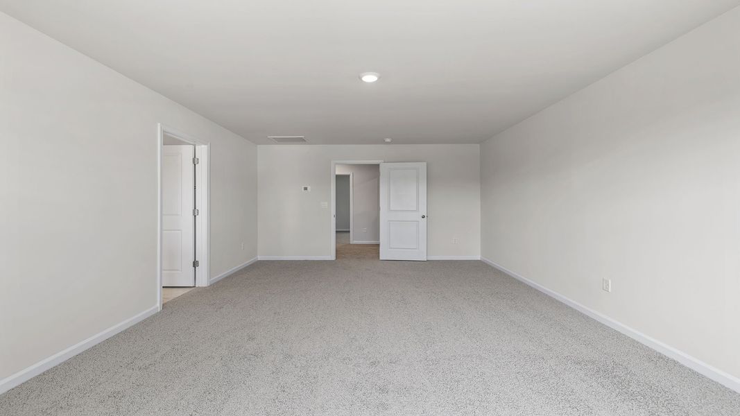 Spacious, unfurnished interior of a new home in Woodglen, Piedmont (Image 21).