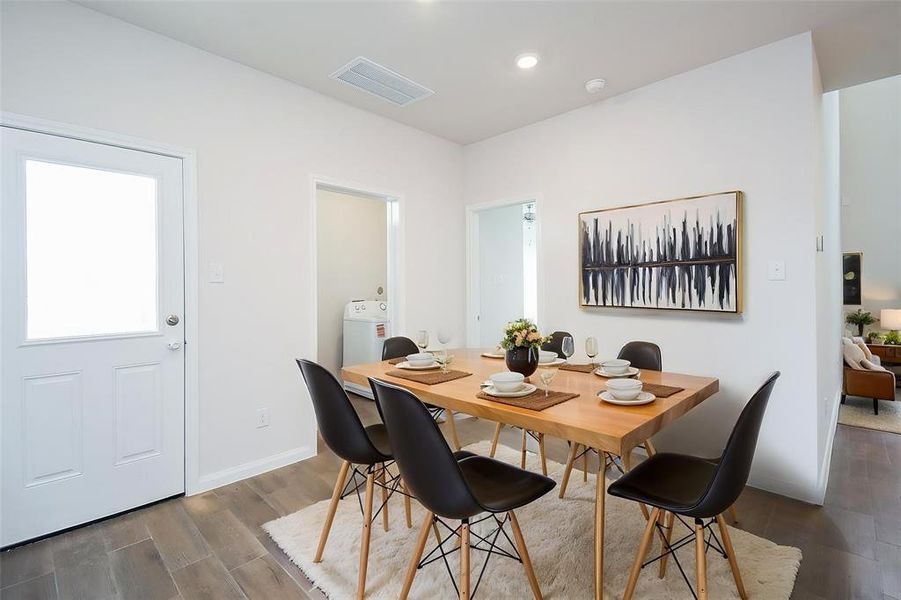 Discover this gorgeous dining room. Discover this gorgeous dining room.