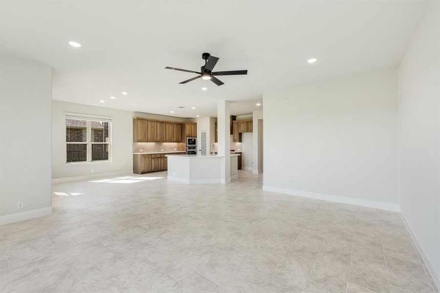 Spacious, unfurnished interior of a new home in Abe's Landing, Granbury (Image 20). Spacious, unfurnished interior of a new home in Abe's Landing, Granbury (Image 20).