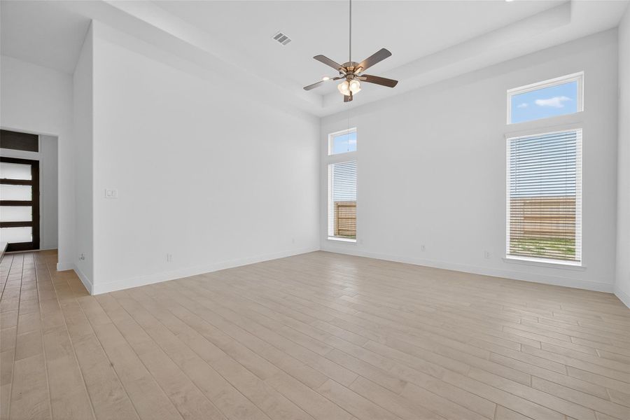 Spacious, unfurnished interior of a new home in Lago Mar, La Marque (Image 35).