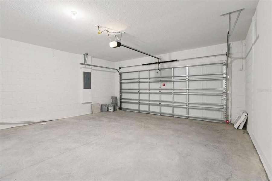 Spacious, unfurnished interior of a new home in Crosswinds - Signature Series, Haines City (Image 36).