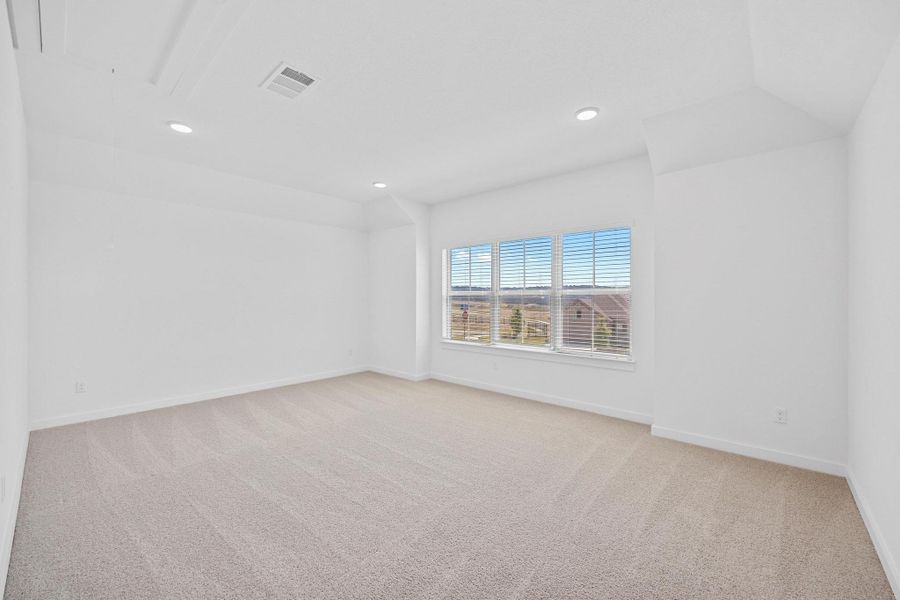 Spacious, unfurnished interior of a new home in Lakeside at Tessera, Lago Vista (Image 30).