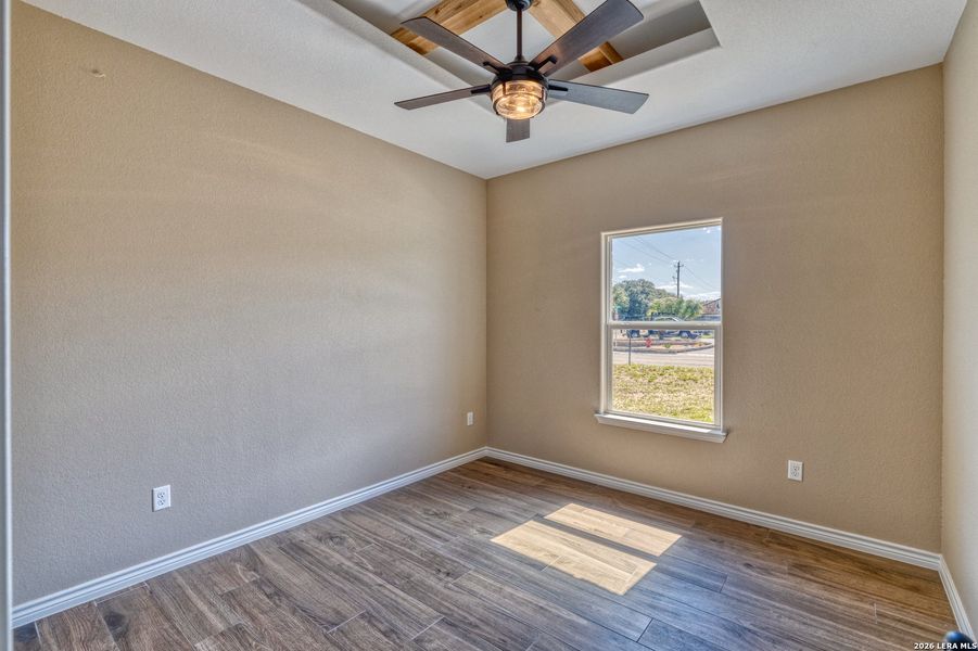 Spacious, unfurnished interior of a new home in , Uvalde (Image 23).
