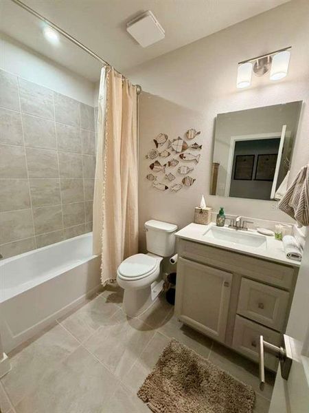 Furnished interior view inside a new home in , Lady Lake (Image 13).