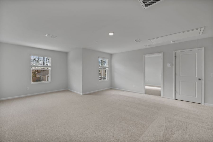 Spacious, unfurnished interior of a new home in Bradford Pointe, Summerville (Image 27).