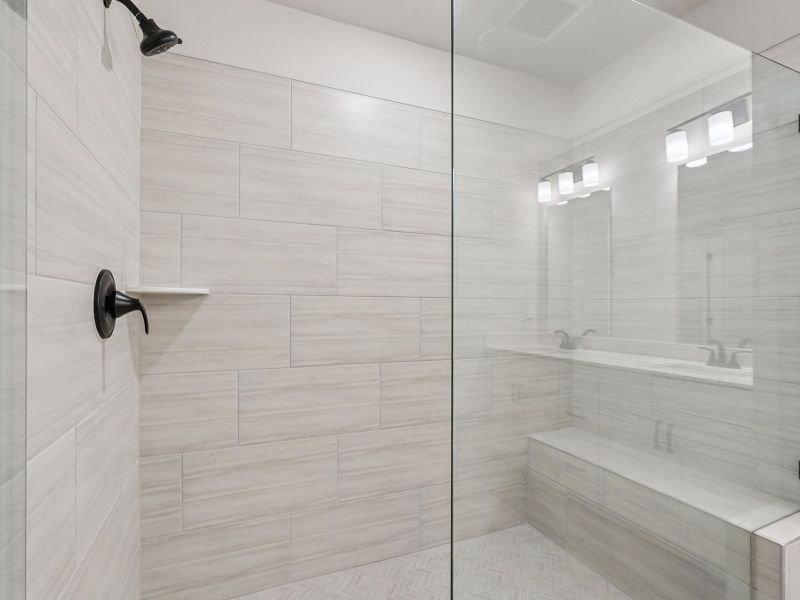 The Leighton floorplan with the Modern Glam Linen interior package.