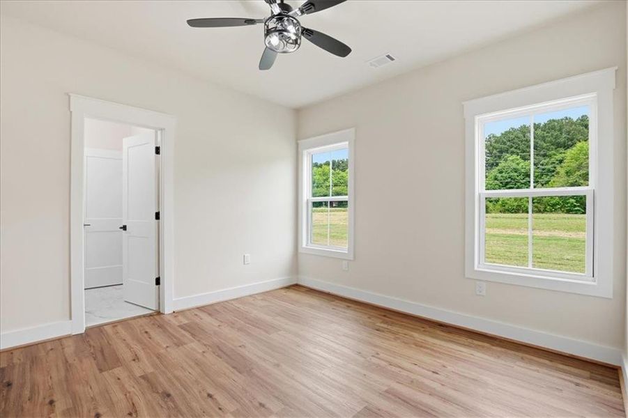 Spacious, unfurnished interior of a new home in , Monroe (Image 73).