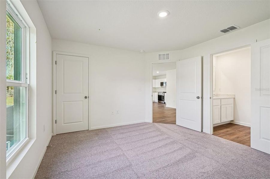 Spacious, unfurnished interior of a new home in Marion Oaks, Ocala (Image 14).