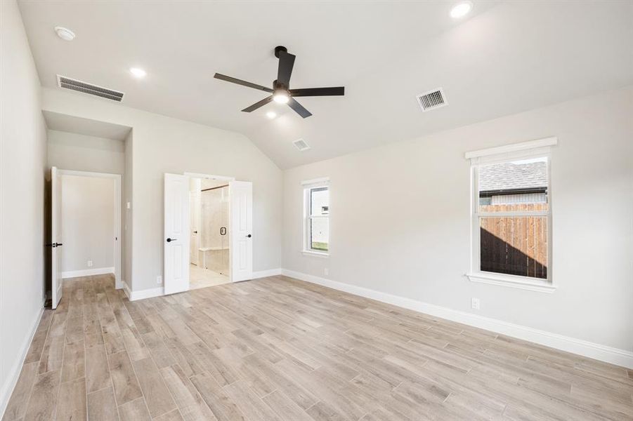 Spacious, unfurnished interior of a new home in Devonshire, Forney (Image 27).