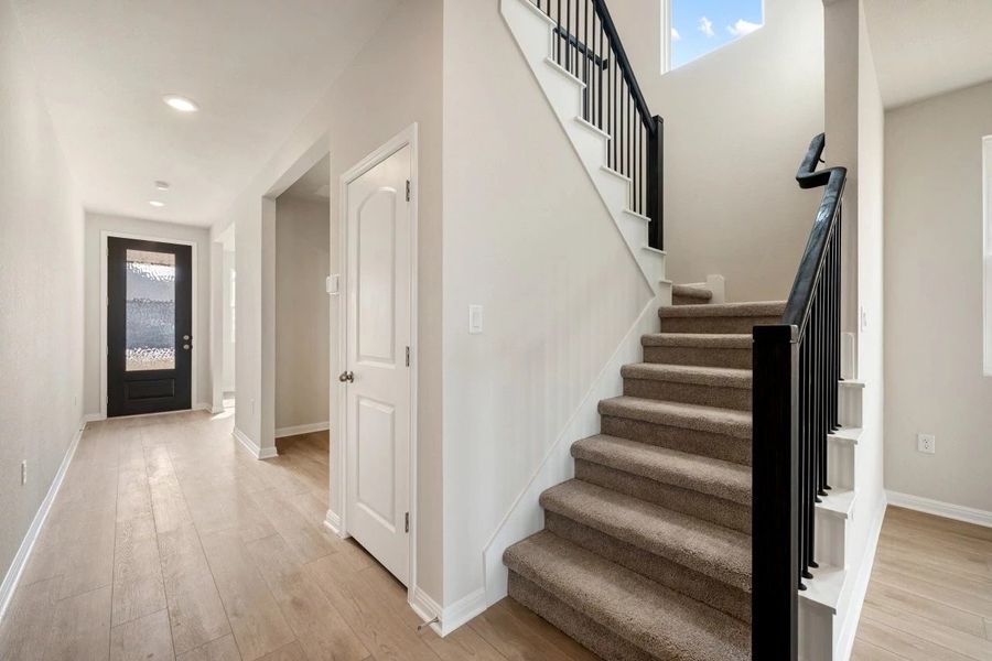 Spacious, unfurnished interior of a new home in The Colony, Bastrop (Image 35).