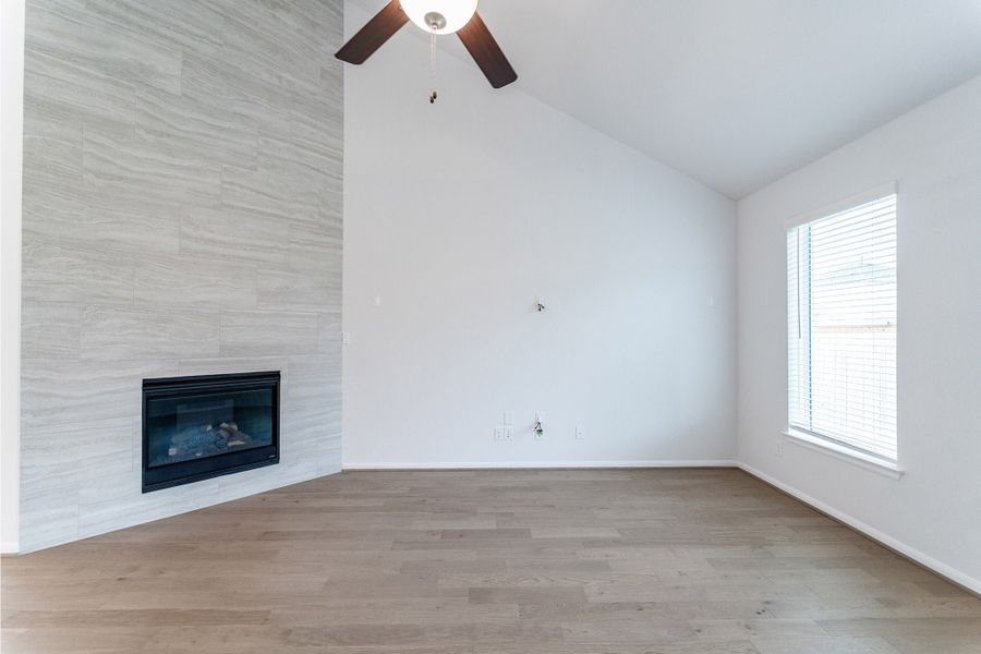 Spacious, unfurnished interior of a new home in Santa Rita Ranch, Liberty Hill (Image 11).