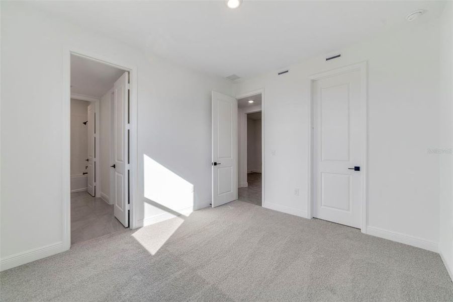 Spacious, unfurnished interior of a new home in Vintner Reserve, Clermont (Image 28). Spacious, unfurnished interior of a new home in Vintner Reserve, Clermont (Image 28).