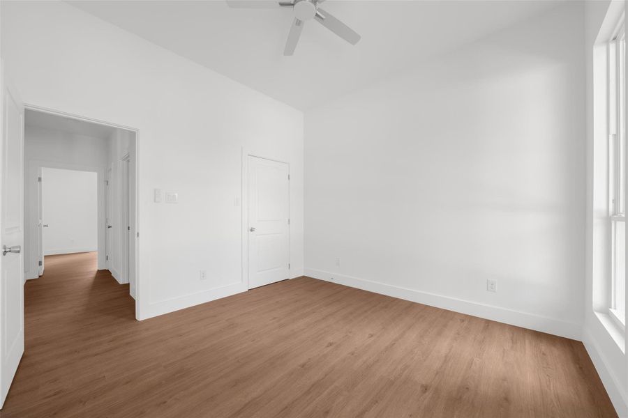 Spacious, unfurnished interior of a new home in , Hempstead (Image 33).