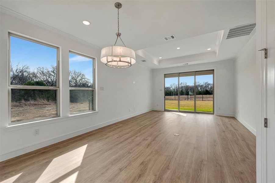 Spacious, unfurnished interior of a new home in Heath Golf & Yacht Villas, Heath (Image 18).