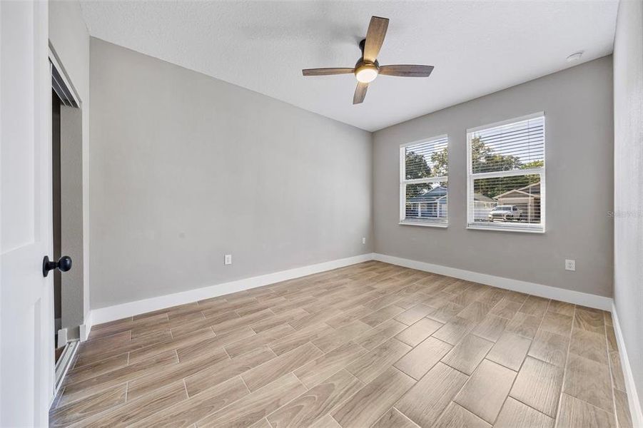 Spacious, unfurnished interior of a new home in , Tampa (Image 29).