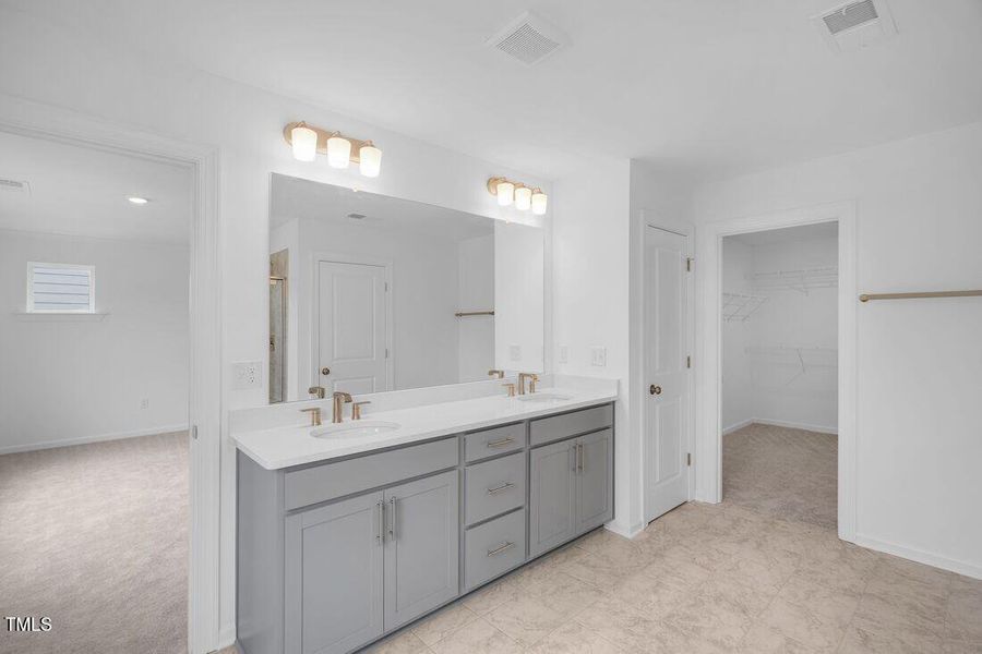 silverstone-bathroom-03