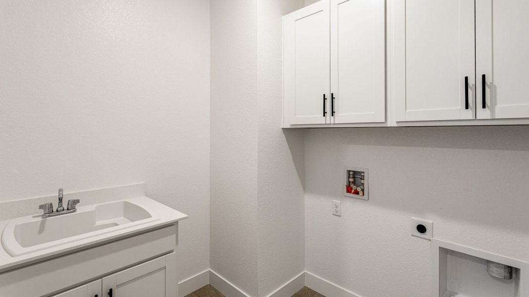 Furnished interior view inside a new home in Vantage, Berthoud (Image 13).