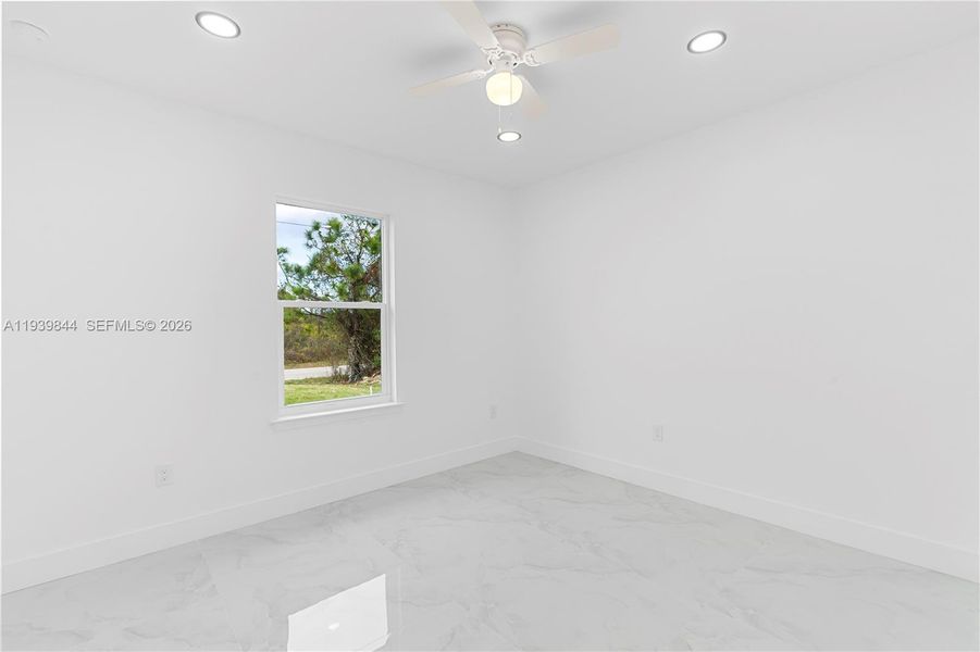 Spacious, unfurnished interior of a new home in , Lehigh Acres (Image 24).