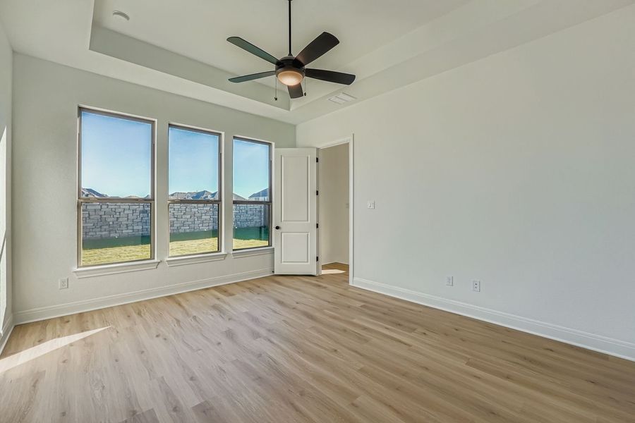 Spacious, unfurnished interior of a new home in 6 Creeks, Kyle (Image 8).