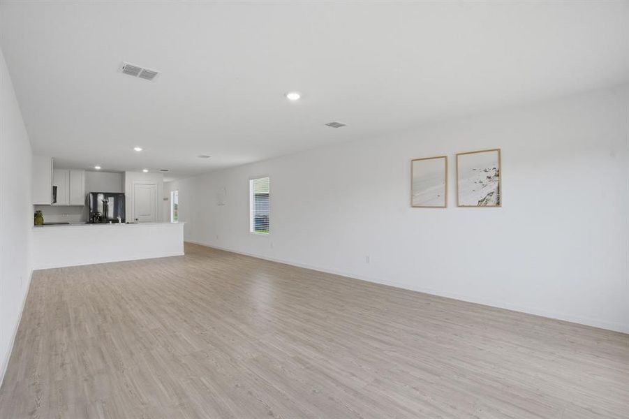 Spacious, unfurnished interior of a new home in Tillage Farms, Princeton (Image 22).