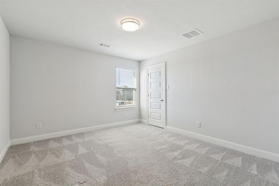 Spacious, unfurnished interior of a new home in Lakes of River Trails, Fort Worth (Image 21).