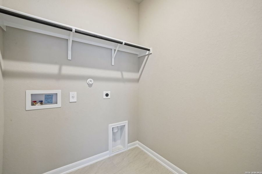 Spacious, unfurnished interior of a new home in Thomas Pond, San Antonio (Image 33). Spacious, unfurnished interior of a new home in Thomas Pond, San Antonio (Image 33).
