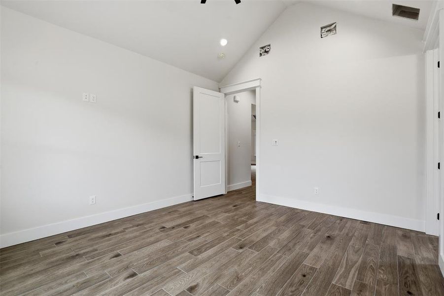 Spacious, unfurnished interior of a new home in , Granbury (Image 25).