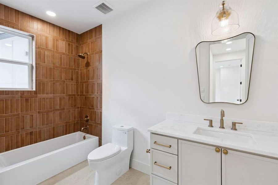 Furnished interior view inside a new home in , Dallas (Image 10).