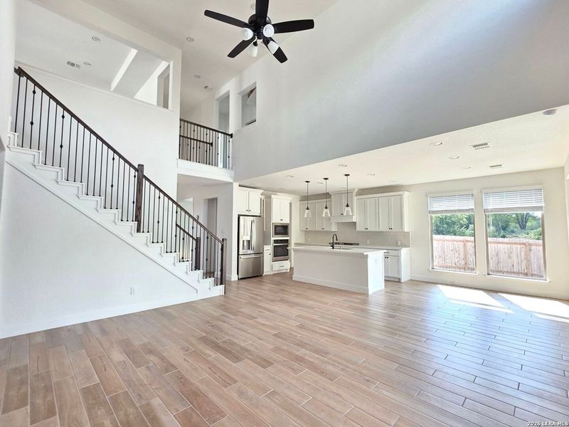 Spacious, unfurnished interior of a new home in Stevens Ranch, San Antonio (Image 23).