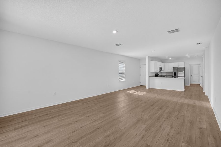 Spacious, unfurnished interior of a new home in Palm Wind, Hudson (Image 9).