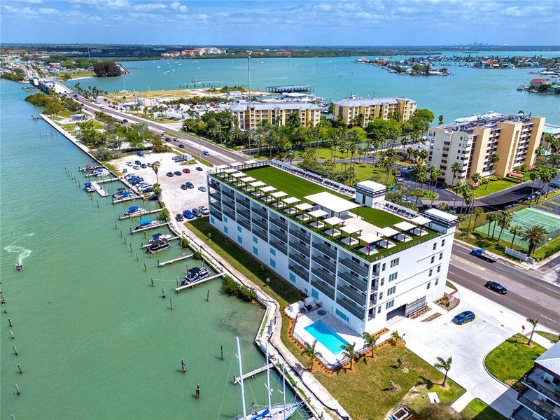 Condo located in Madeira Beach, FL showcasing its design and architecture (Image 4).