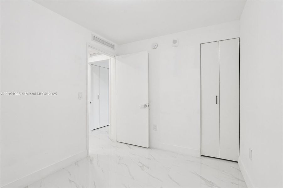 Spacious, unfurnished interior of a new home in Aria Reserve, Miami (Image 13).