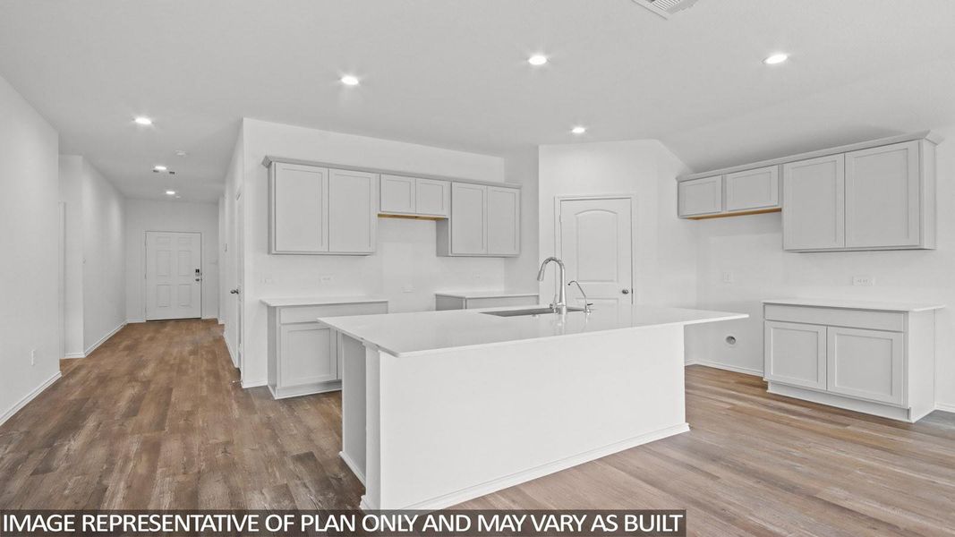 Furnished interior view inside a new home in Silverthorne, Conroe (Image 3).