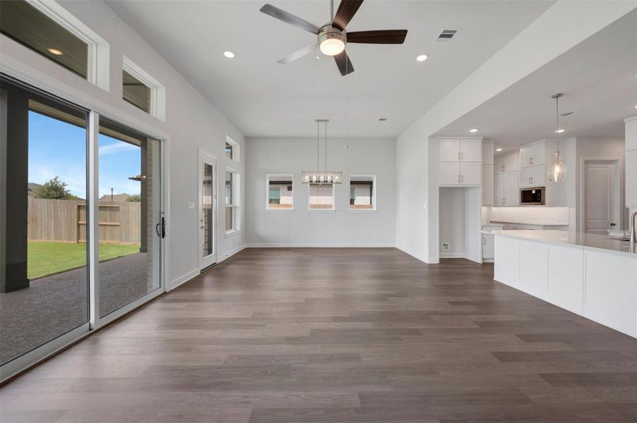Spacious, unfurnished interior of a new home in Jordan Ranch - Premier Collection, Fulshear (Image 17).