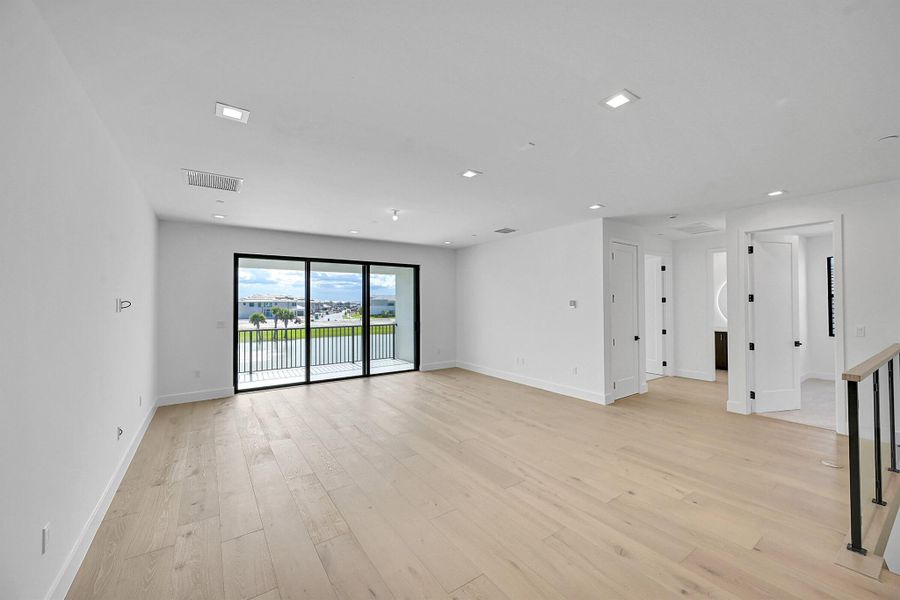 Spacious, unfurnished interior of a new home in Apex at Avenir, Palm Beach Gardens (Image 20).