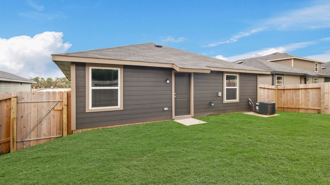 Exterior details and patio area of a home in McCrorey Trails, Conroe (Image 3).
