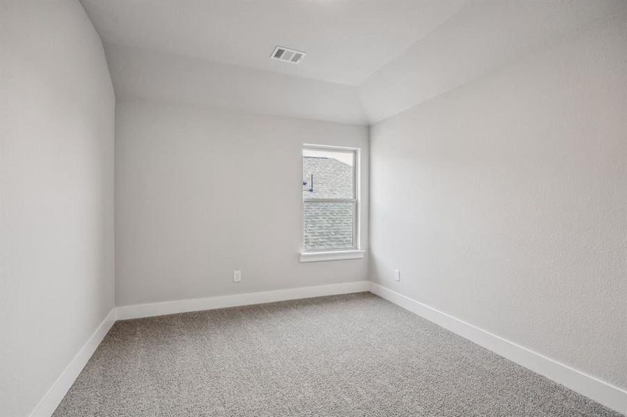 Spacious, unfurnished interior of a new home in Dove Hollow, Waxahachie (Image 26). Spacious, unfurnished interior of a new home in Dove Hollow, Waxahachie (Image 26).