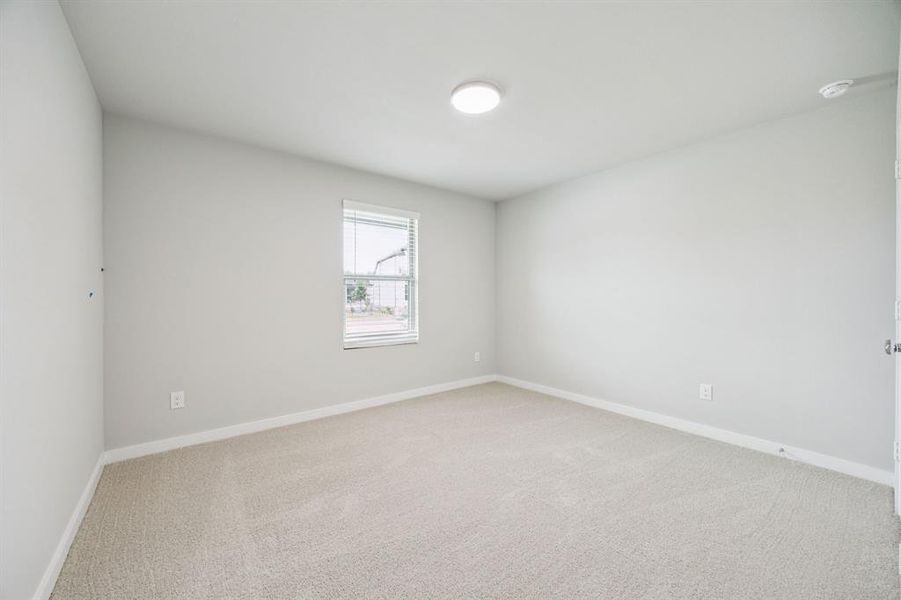 Spacious, unfurnished interior of a new home in Southridge, McKinney (Image 23).