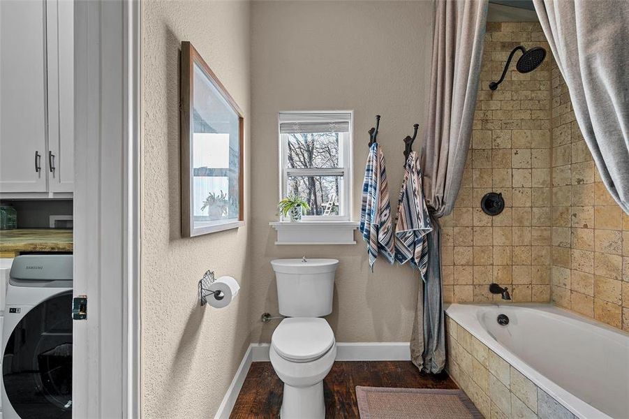 Furnished interior view inside a new home in , Groesbeck (Image 12).