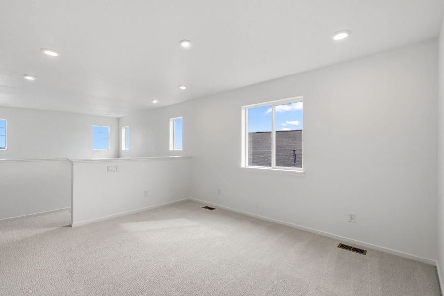 Spacious, unfurnished interior of a new home in Harvest Crossing, Aurora (Image 18).