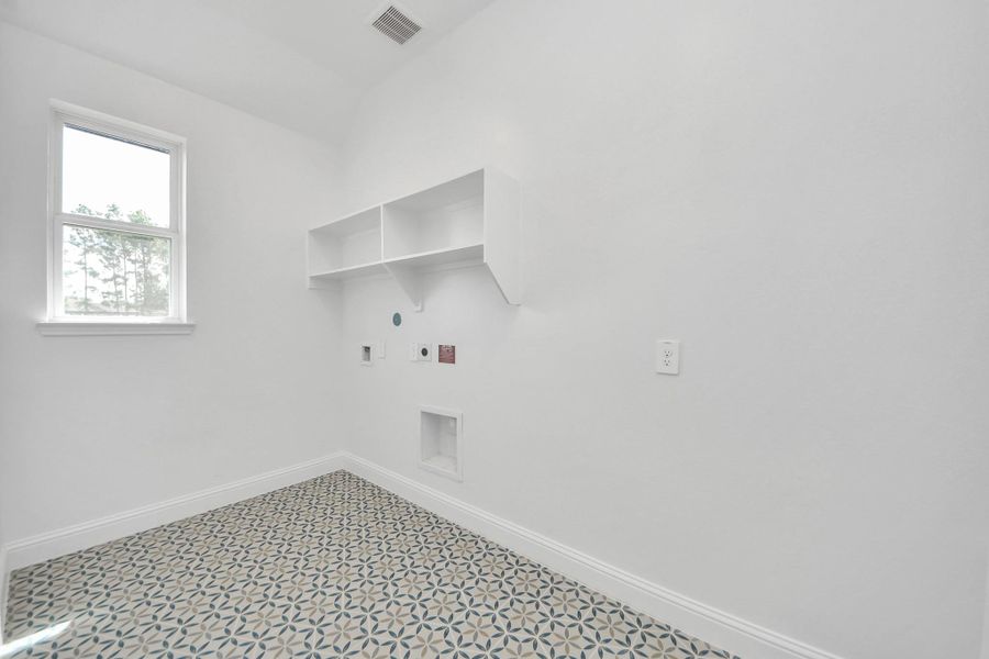 Spacious, unfurnished interior of a new home in ARTAVIA: Hilltop Collection, Conroe (Image 38). Spacious, unfurnished interior of a new home in ARTAVIA: Hilltop Collection, Conroe (Image 38).