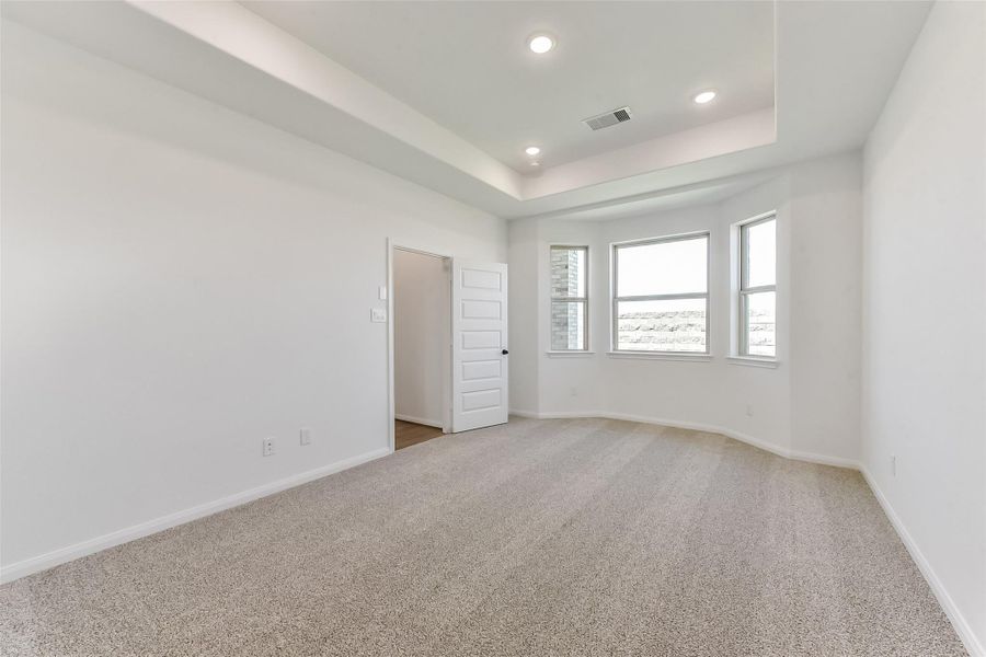 Spacious, unfurnished interior of a new home in River Ranch Meadows, Dayton (Image 22).