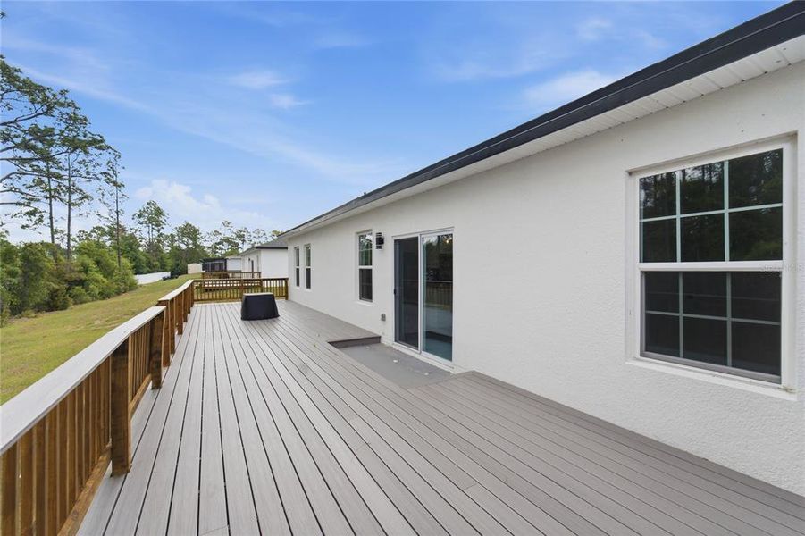 Exterior details and patio area of a home in , Ocala (Image 15).