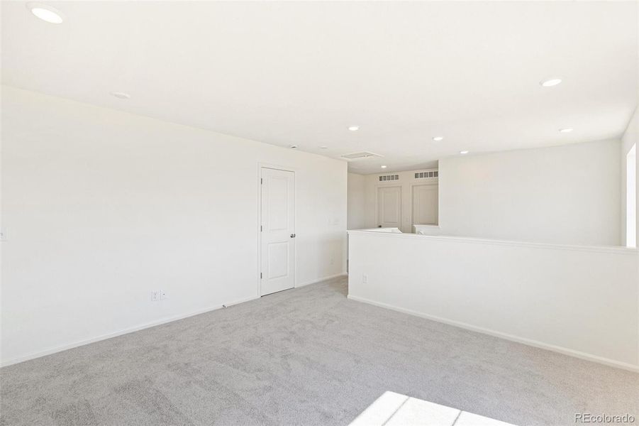 Spacious, unfurnished interior of a new home in , Aurora (Image 16).