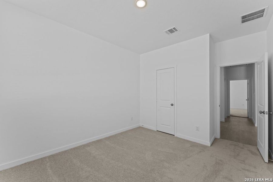 Spacious, unfurnished interior of a new home in Espada, San Antonio (Image 13).