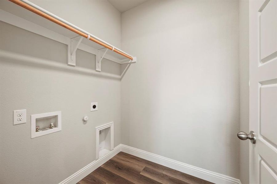 Separate Utility room with shelving, Drip-Dry Rack