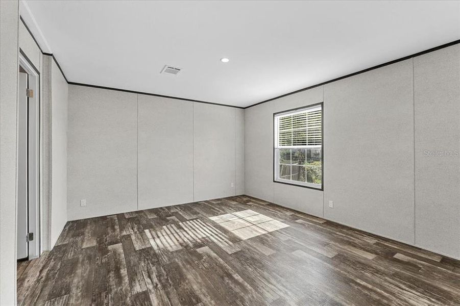 Spacious, unfurnished interior of a new home in , Holiday (Image 18).